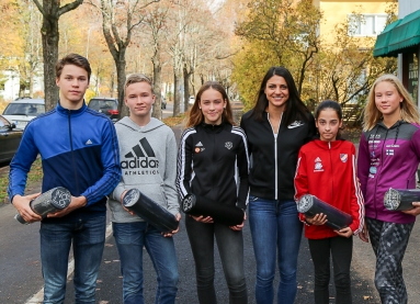 Nooralotta Neziri ja Aitaklinikan nuoret neziri_nooralortta_ja_aitaklinikan_tilaisuus_netti.jpg