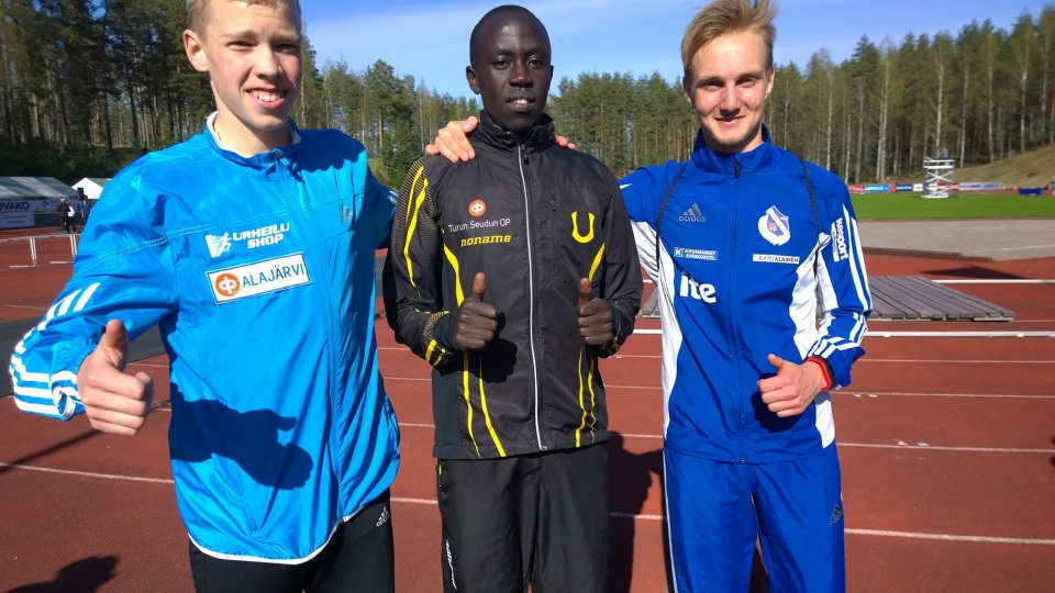 Antti Ihamäki_Kennedy Charincha_Jiri Karjalainen sm-maastot_2015 M19.jpg