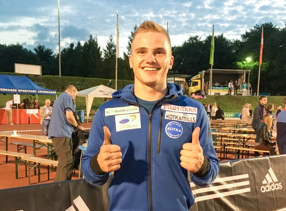 Tomas Wecksten Leverkusenissa wecksten_tomas_leverkusen.jpg