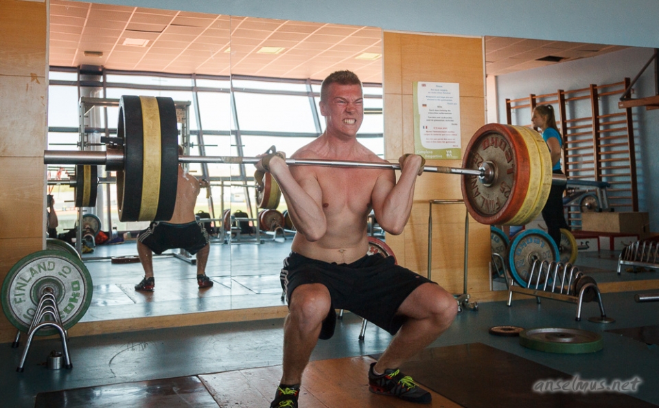 Oskari Perälampi nostaa 135 kiloa Oskari Perälampi nostaa 135 kiloa