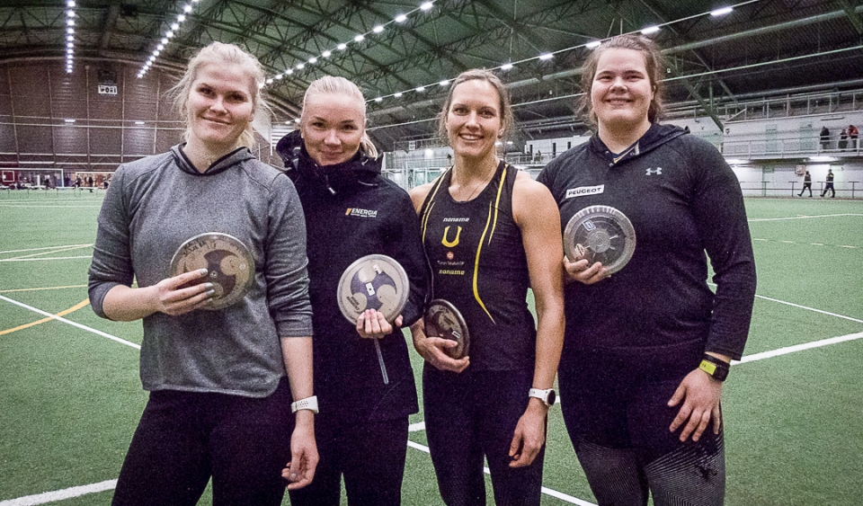 Vilma Paakkala, Salla Sipponen, Lotta-Kaisa Eliander ja Helena Leveelahti kiekkonaiset.jpg
