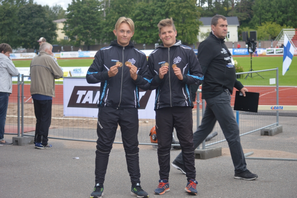 Miika Lahtonen ja Taneli Karvonen  lahtonen_ja_karvonen.jpg