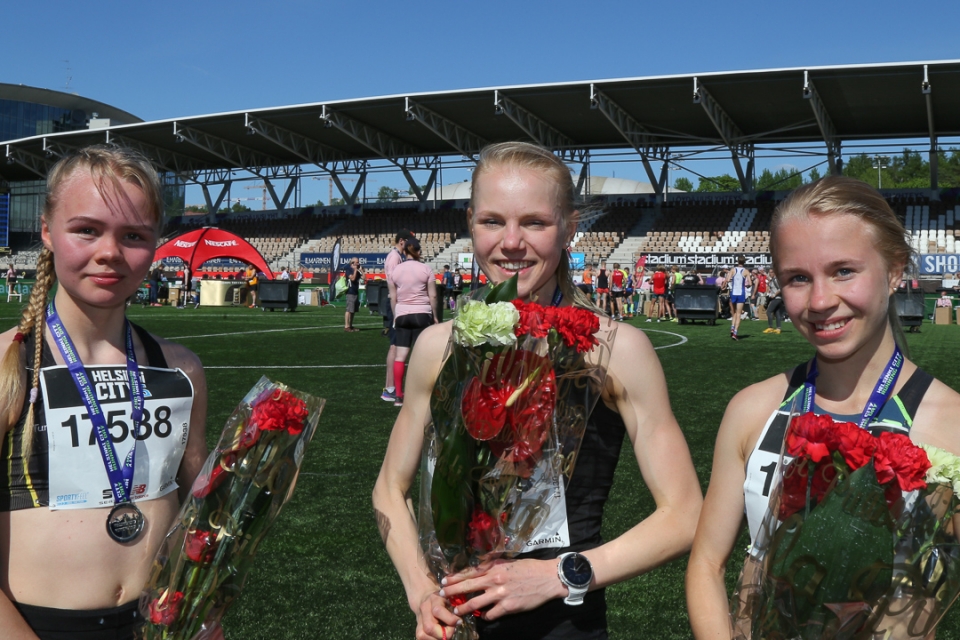 Heljä-Viivi Unkila, Astrid Snäll, Pinja Kotinurmi naiset_5_km.jpg