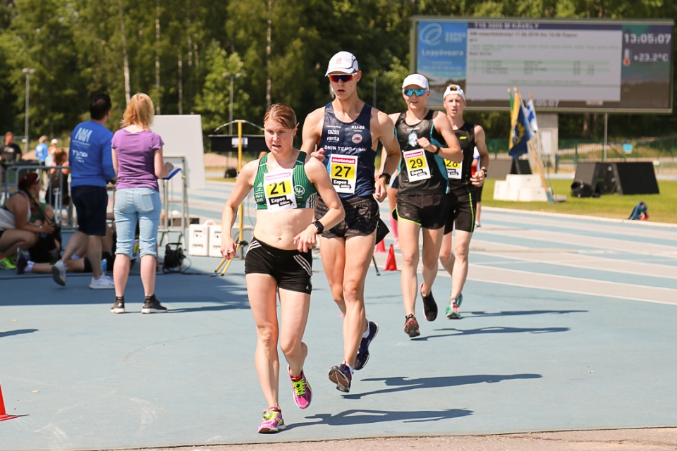 Elisa Neuvonen neuvonen_elisa_sm-maantie_.jpg