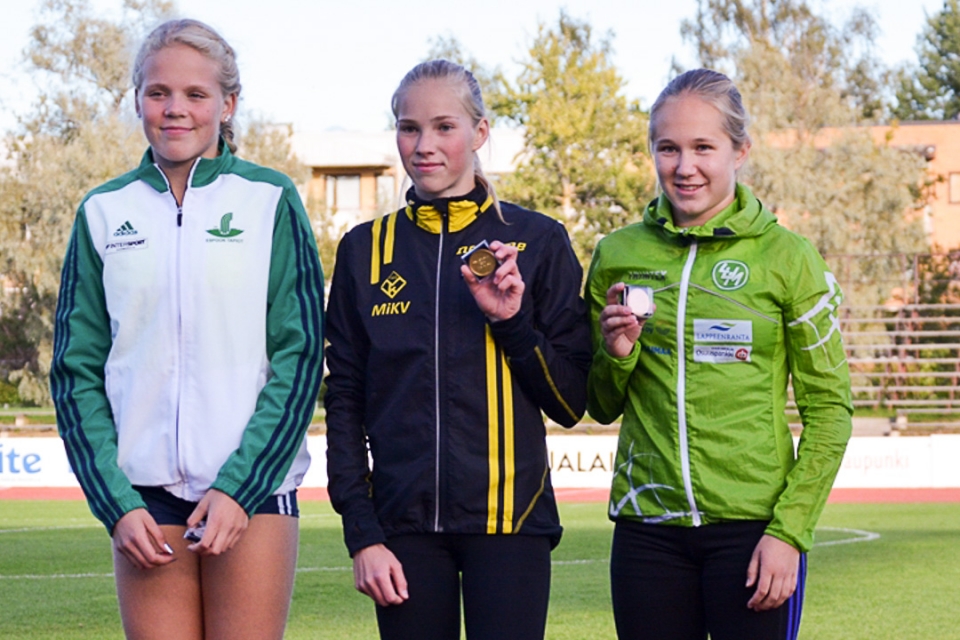saarela_merituuli_kahara_jessica_peltola_venla-1.jpg