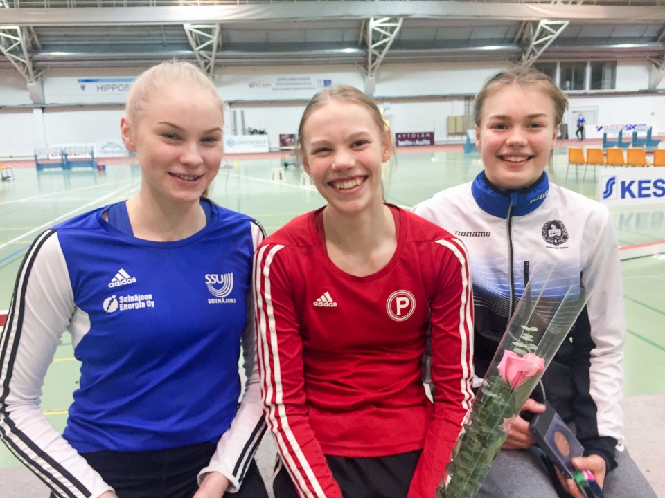 Aada Mikkilä, Saga Vanninen, Aino Koskela vanninen_saga_mikkila_aada_koskela_aino_sm-ottelut_2018.jpg