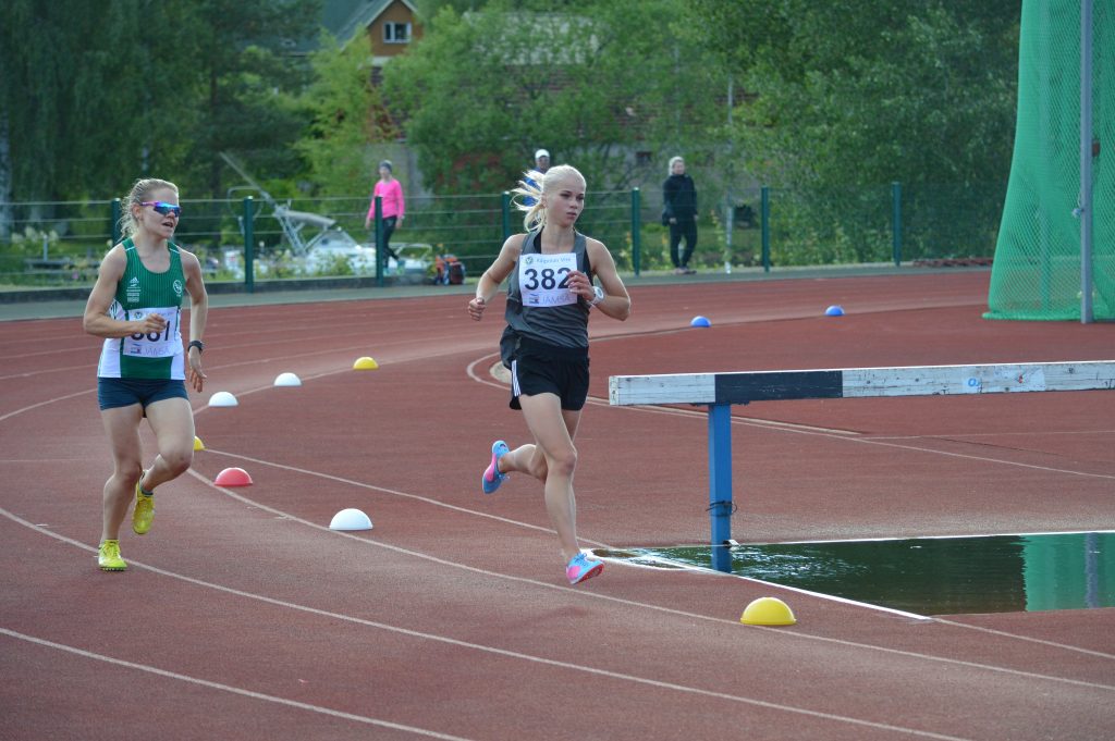 Alisa Vainio juoksi 3000 metrin ennätyksensä Vantaalla