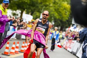 Diniz aikoo kävellä kaksi matkaa Pekingissä