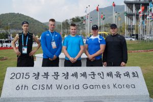 Mannio heittää sotilaiden Maailmankisojen voitosta