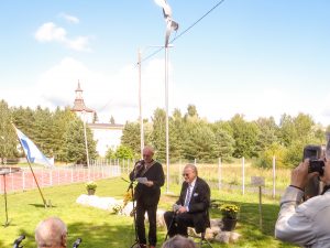 Eeles Landströmin patsas paljastettiin Akaassa