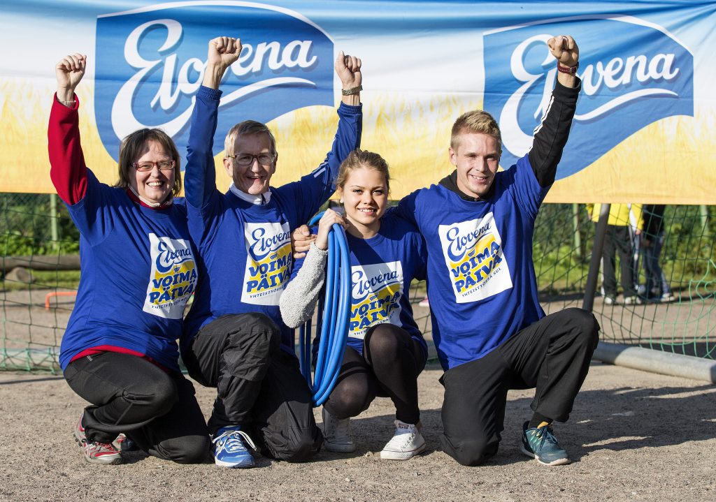 Elovena lahjoittaa kymmenen välinesettiä alakouluille