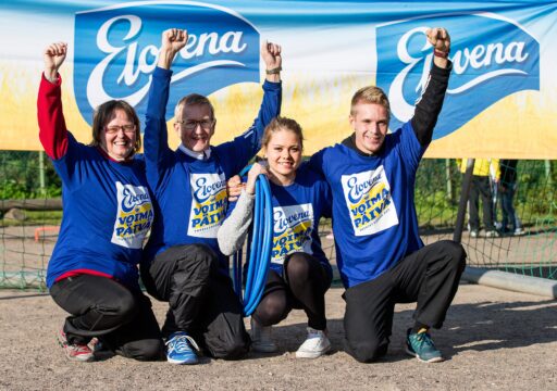 Elovena lahjoittaa kymmenen välinesettiä alakouluille