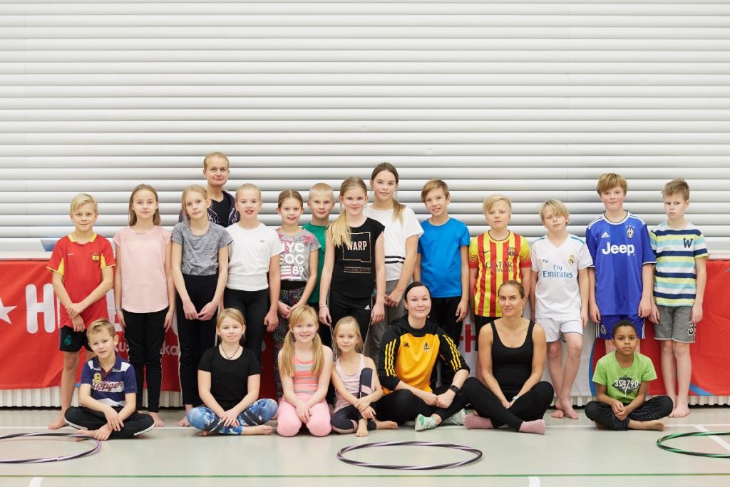 Treenipäivä todisti: Kariston koululla ei kasva sohvaperunoita
