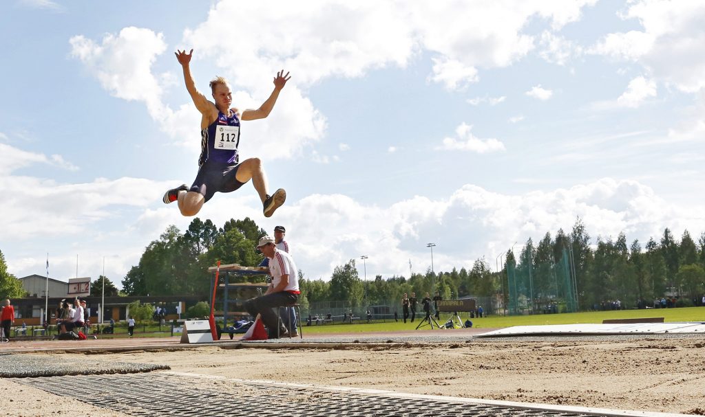 Pituushyppääjät ja Ukonmaanaho MM-rajan kimppuun Lapinlahdella