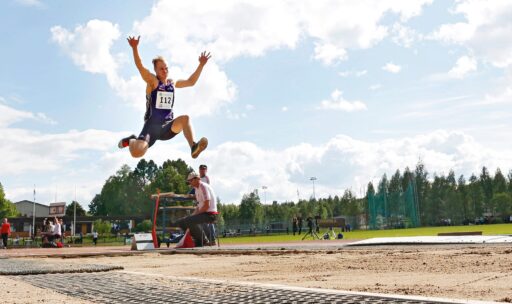 Pituushyppääjät ja Ukonmaanaho MM-rajan kimppuun Lapinlahdella