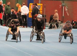 Ratakelaaja Jesse Anttila on valmentajansa Tähden renkaanjäljillä