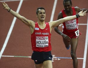 Holuša huudatti - Schippers keskittyy moniotteluun