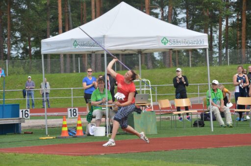 Jenni Kangas heitti kauden parhaansa