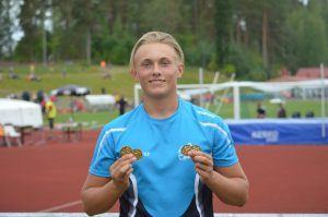 Miika Lahtonen heitti kiekkoa yli 60 metriä Saarijärvellä