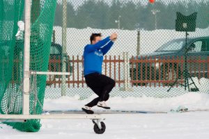 Remes pyörähteli moukarinheiton talvimestariksi