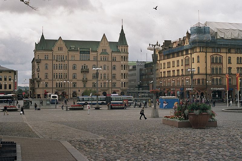 Pituushyppyä Tampereen torilla