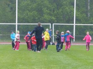 Family Fresh-stipendin avulla uusia ohjaajia yleisurheilukouluun