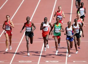 ME-nainen moukaroi pisimmälle – Mo Farah tavoittelee tuplaa