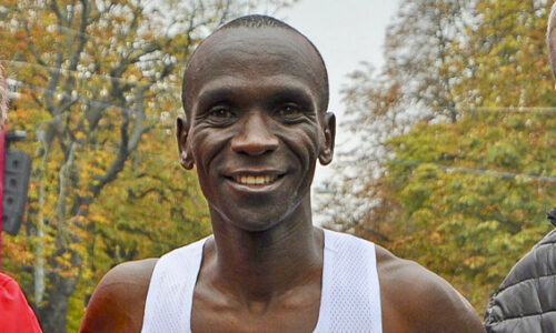 Kipchoge juoksi Berliinissä maratonin ME:n!